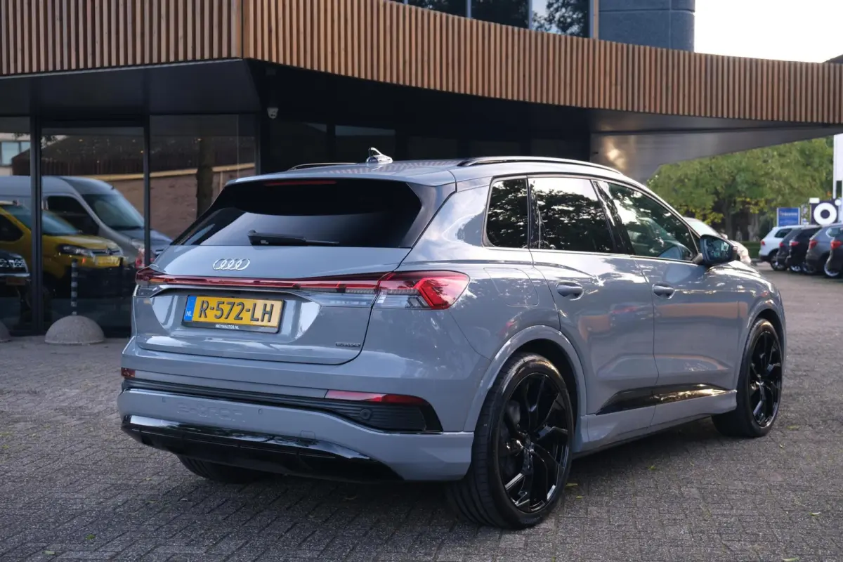 50 quattro Launch edition S Competition 77 kWh|Rijklaar!|SoH91%|ACC|PANO|HUD|SONOS|Trekhaak|Warmtepomp|S-Line|Competitionstoelen|Carplay|