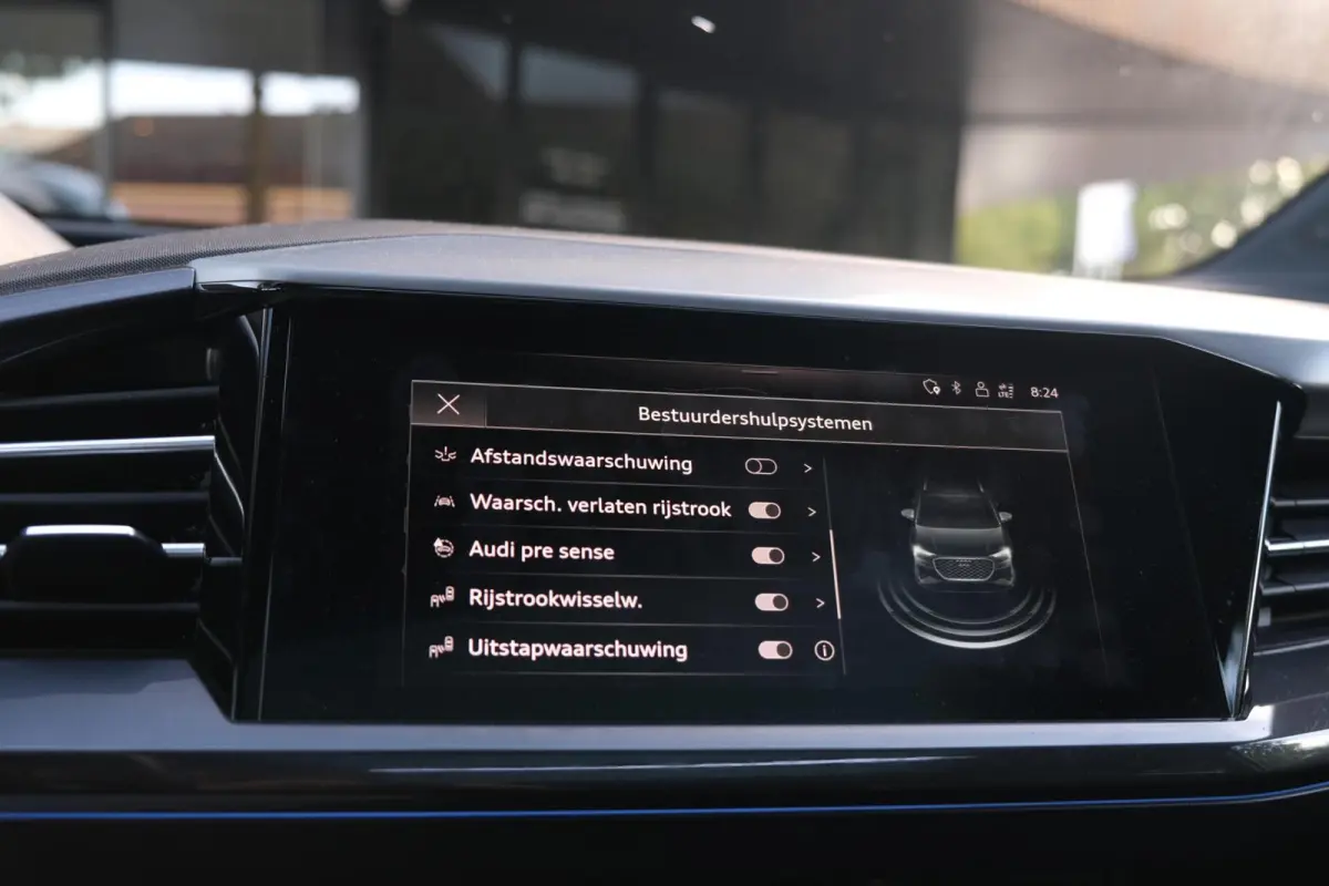 50 quattro Launch edition S Competition 77 kWh|Rijklaar!|SoH91%|ACC|PANO|HUD|SONOS|Trekhaak|Warmtepomp|S-Line|Competitionstoelen|Carplay|