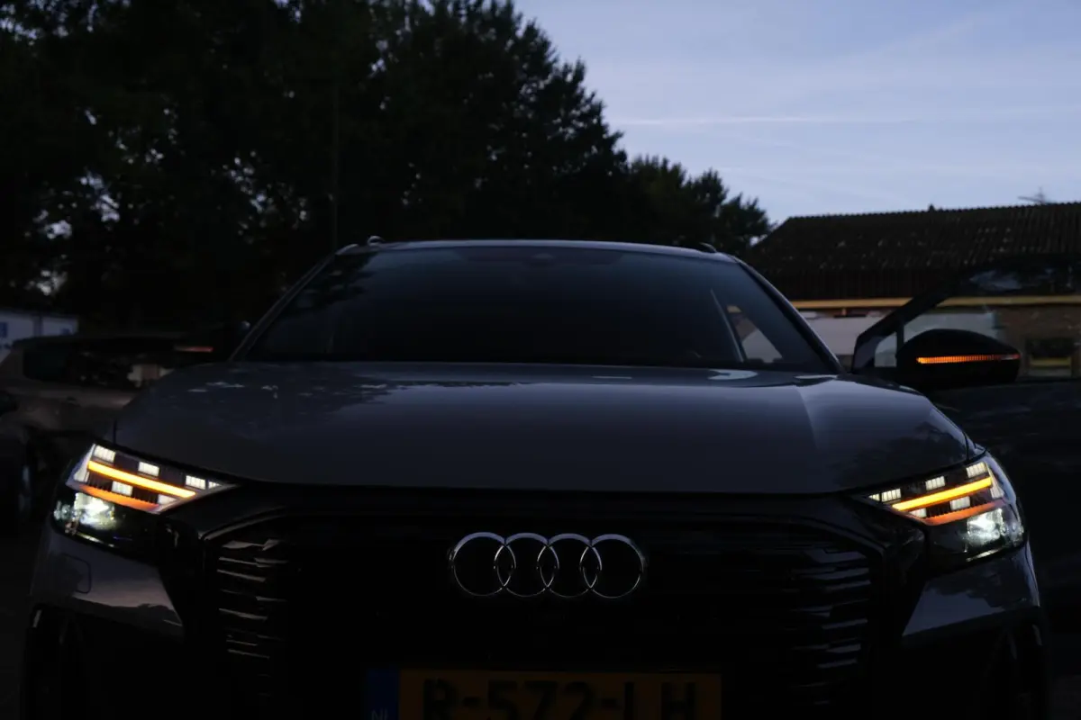 50 quattro Launch edition S Competition 77 kWh|Rijklaar!|SoH91%|ACC|PANO|HUD|SONOS|Trekhaak|Warmtepomp|S-Line|Competitionstoelen|Carplay|