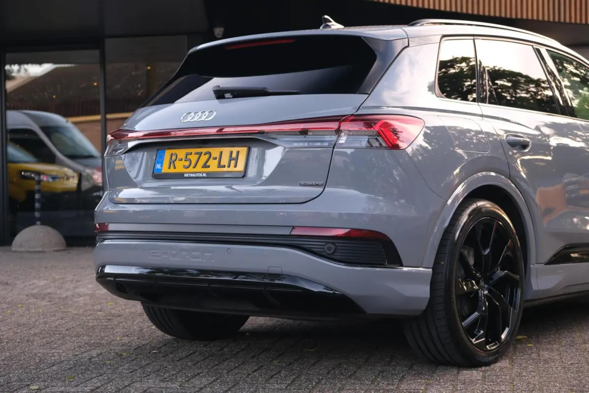 50 quattro Launch edition S Competition 77 kWh|Rijklaar!|SoH91%|ACC|PANO|HUD|SONOS|Trekhaak|Warmtepomp|S-Line|Competitionstoelen|Carplay|