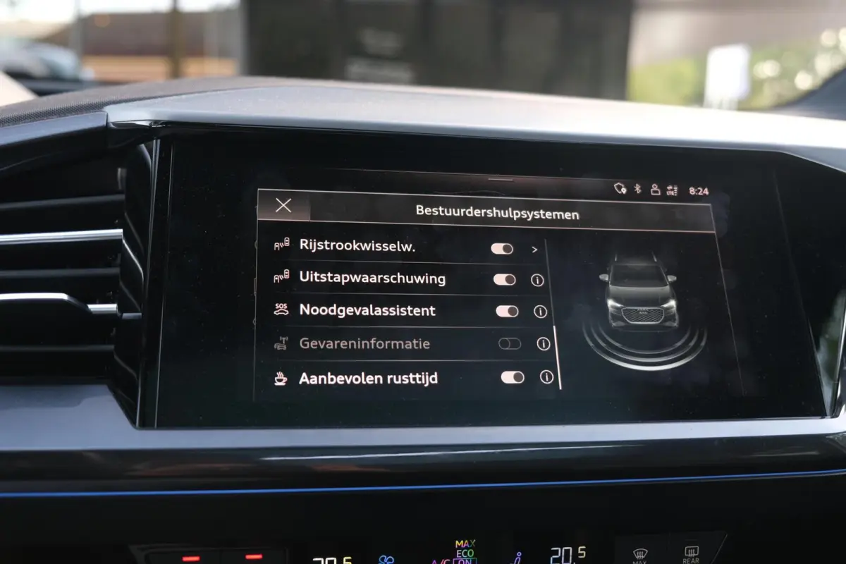 50 quattro Launch edition S Competition 77 kWh|Rijklaar!|SoH91%|ACC|PANO|HUD|SONOS|Trekhaak|Warmtepomp|S-Line|Competitionstoelen|Carplay|
