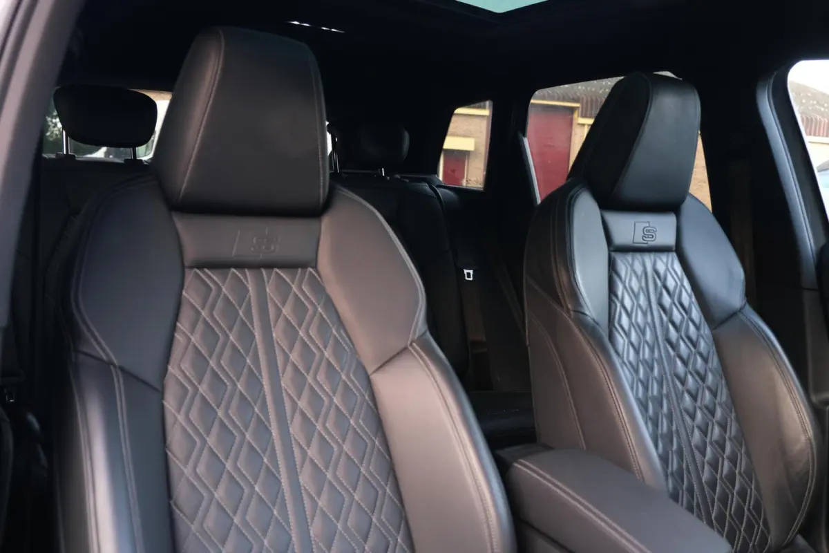 50 quattro Launch edition S Competition 77 kWh|Rijklaar!|SoH91%|ACC|PANO|HUD|SONOS|Trekhaak|Warmtepomp|S-Line|Competitionstoelen|Carplay|