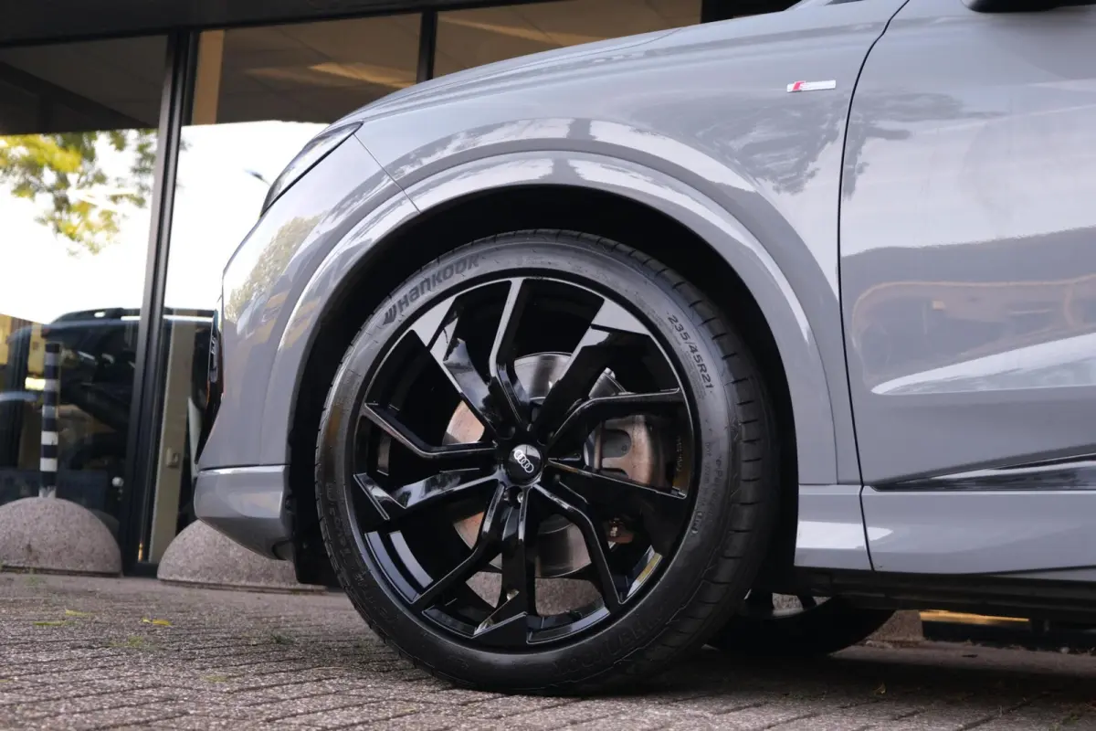 50 quattro Launch edition S Competition 77 kWh|Rijklaar!|SoH91%|ACC|PANO|HUD|SONOS|Trekhaak|Warmtepomp|S-Line|Competitionstoelen|Carplay|