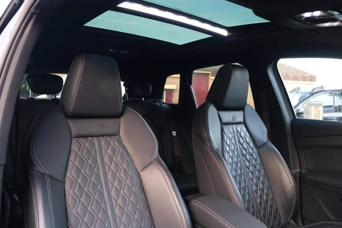 50 quattro Launch edition S Competition 77 kWh|Rijklaar!|SoH91%|ACC|PANO|HUD|SONOS|Trekhaak|Warmtepomp|S-Line|Competitionstoelen|Carplay|