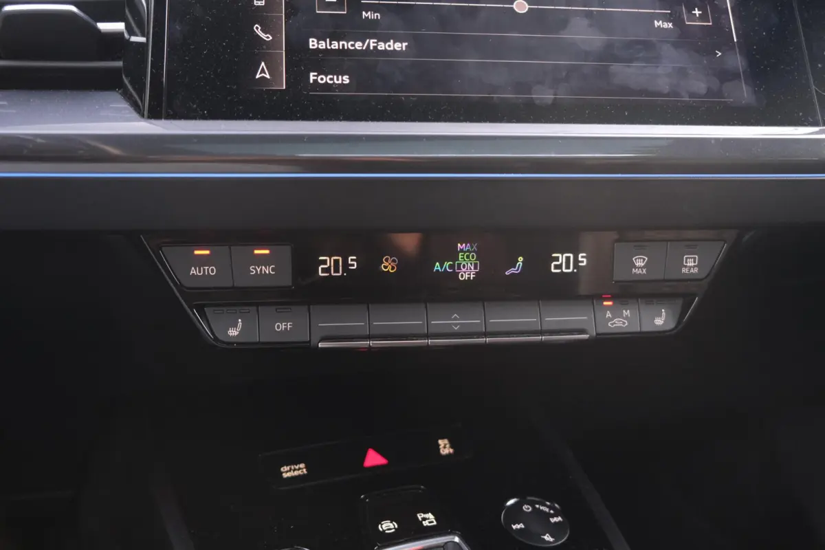 50 quattro Launch edition S Competition 77 kWh|Rijklaar!|SoH91%|ACC|PANO|HUD|SONOS|Trekhaak|Warmtepomp|S-Line|Competitionstoelen|Carplay|