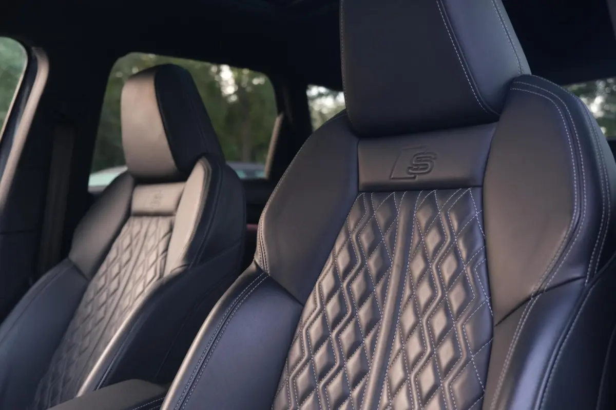 50 quattro Launch edition S Competition 77 kWh|Rijklaar!|SoH91%|ACC|PANO|HUD|SONOS|Trekhaak|Warmtepomp|S-Line|Competitionstoelen|Carplay|