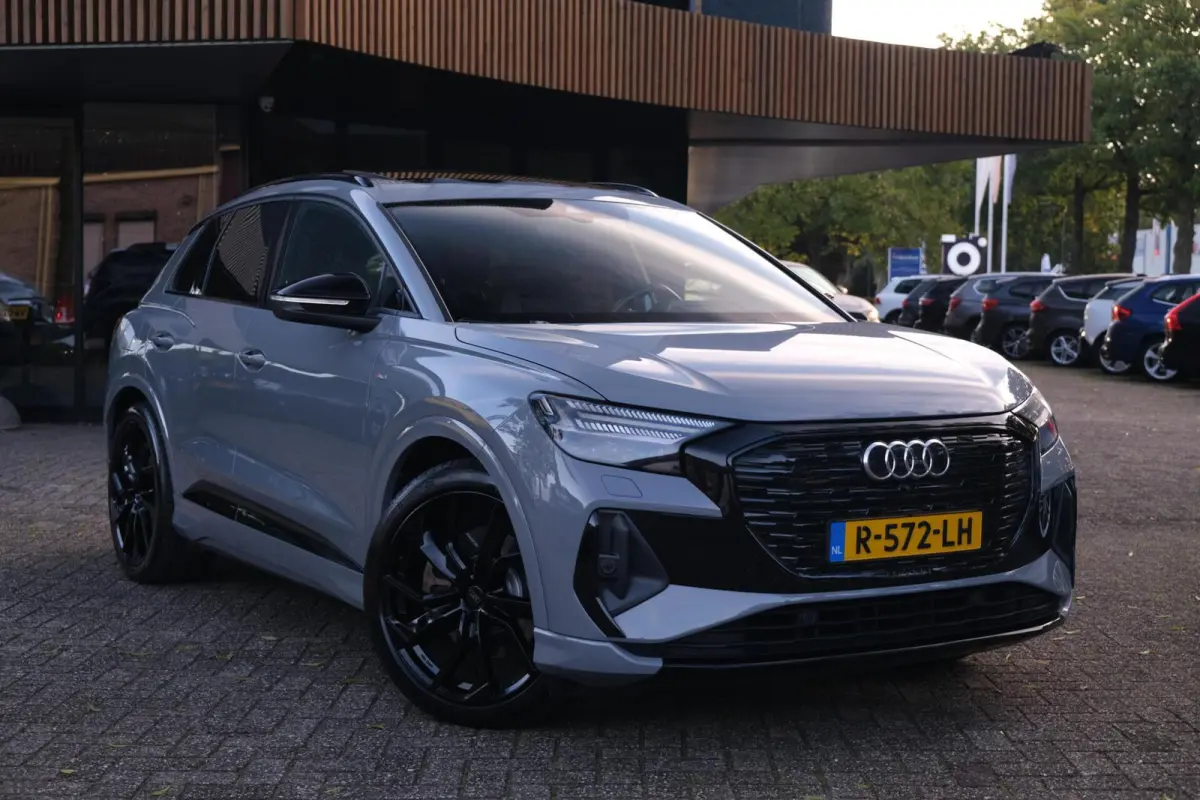 50 quattro Launch edition S Competition 77 kWh|Rijklaar!|SoH91%|ACC|PANO|HUD|SONOS|Trekhaak|Warmtepomp|S-Line|Competitionstoelen|Carplay|