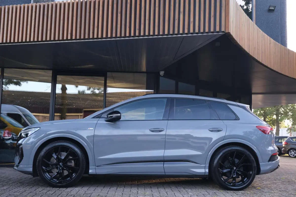 50 quattro Launch edition S Competition 77 kWh|Rijklaar!|SoH91%|ACC|PANO|HUD|SONOS|Trekhaak|Warmtepomp|S-Line|Competitionstoelen|Carplay|