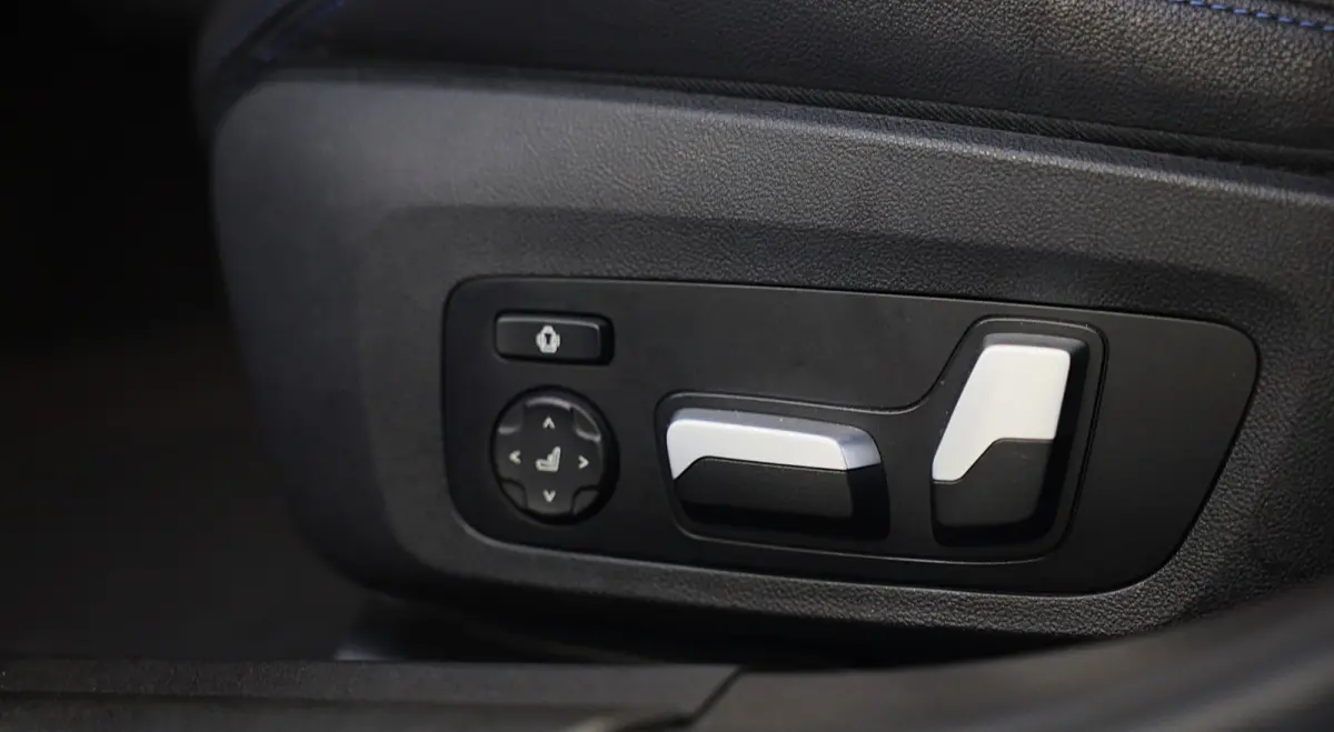 320e M Line / Head Up / Memory / Navi / Camera / Acc / F1 / Open Panoramadak / Led / Pdc / 19 Inch