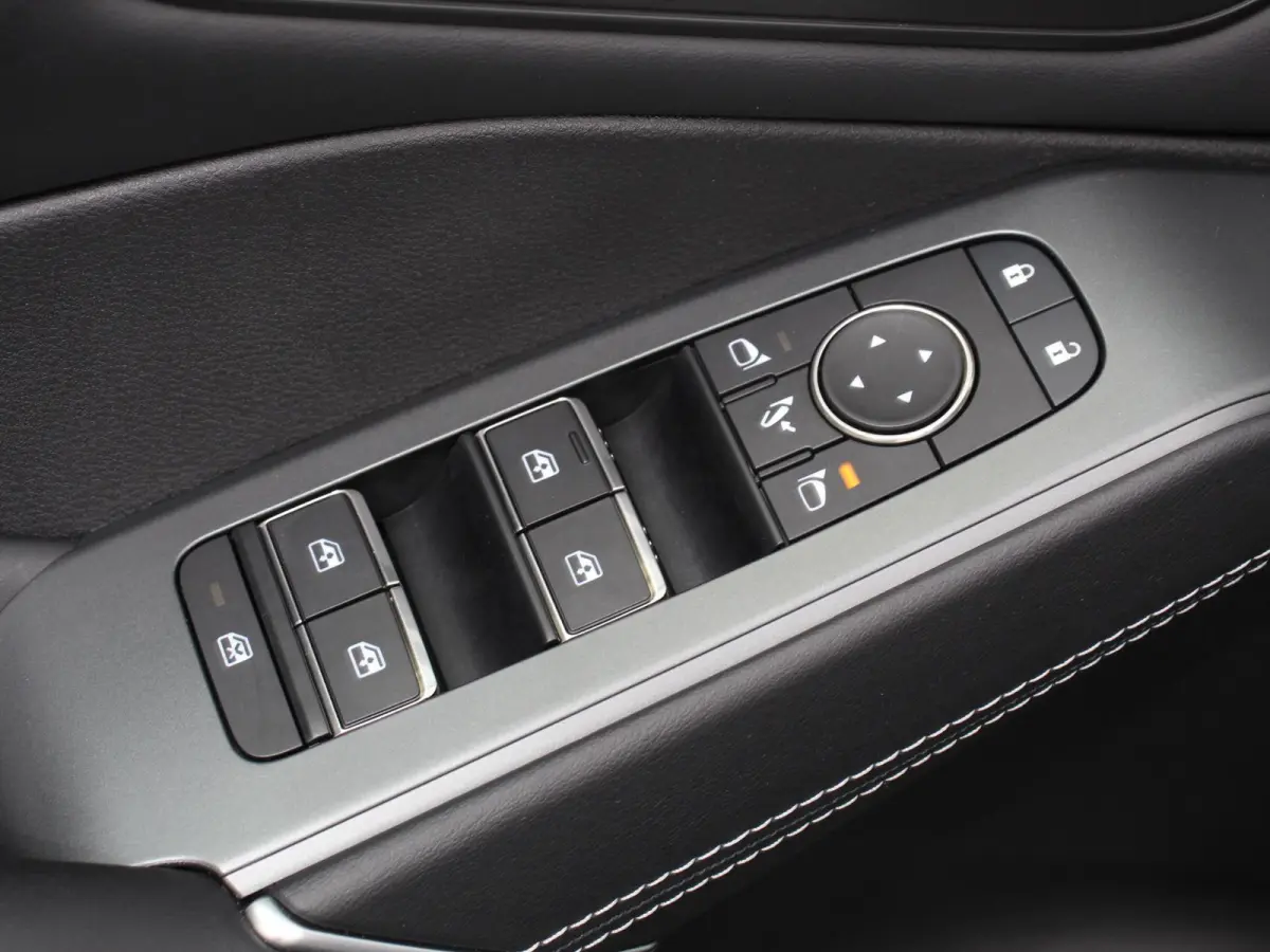1.3 MHEV Automaat N-Connecta Navigatie Apple CarPlay Android Auto 360 Camera Parkeerhulp Adaptive Cruise Control Full Led Stoel- en stuurverwarming Virtual Cockpit Climate Control Lichtmetal