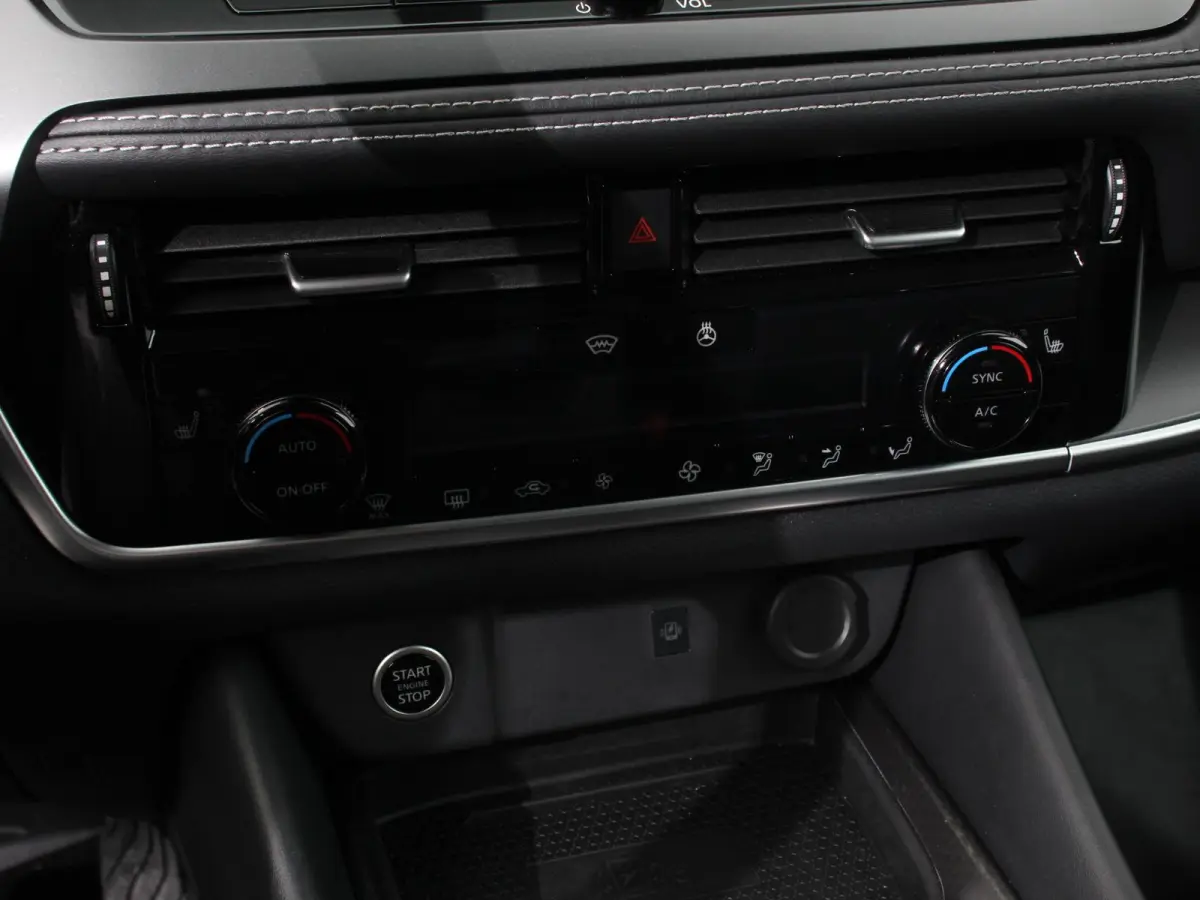 1.3 MHEV Automaat N-Connecta Navigatie Apple CarPlay Android Auto 360 Camera Parkeerhulp Adaptive Cruise Control Full Led Stoel- en stuurverwarming Virtual Cockpit Climate Control Lichtmetal