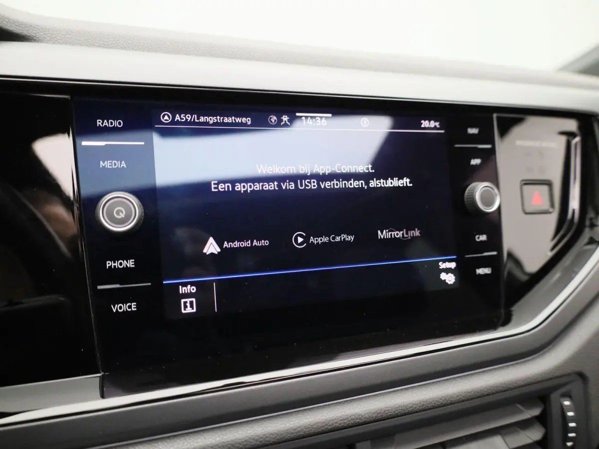 1.0 TSI R-Line | 95 PK | Apple Carplay / Android Auto | Adaptieve Cruise Control | Parkeercamera | Stoelverwarming | Navigatie | Panoramaschuif-kanteldak |