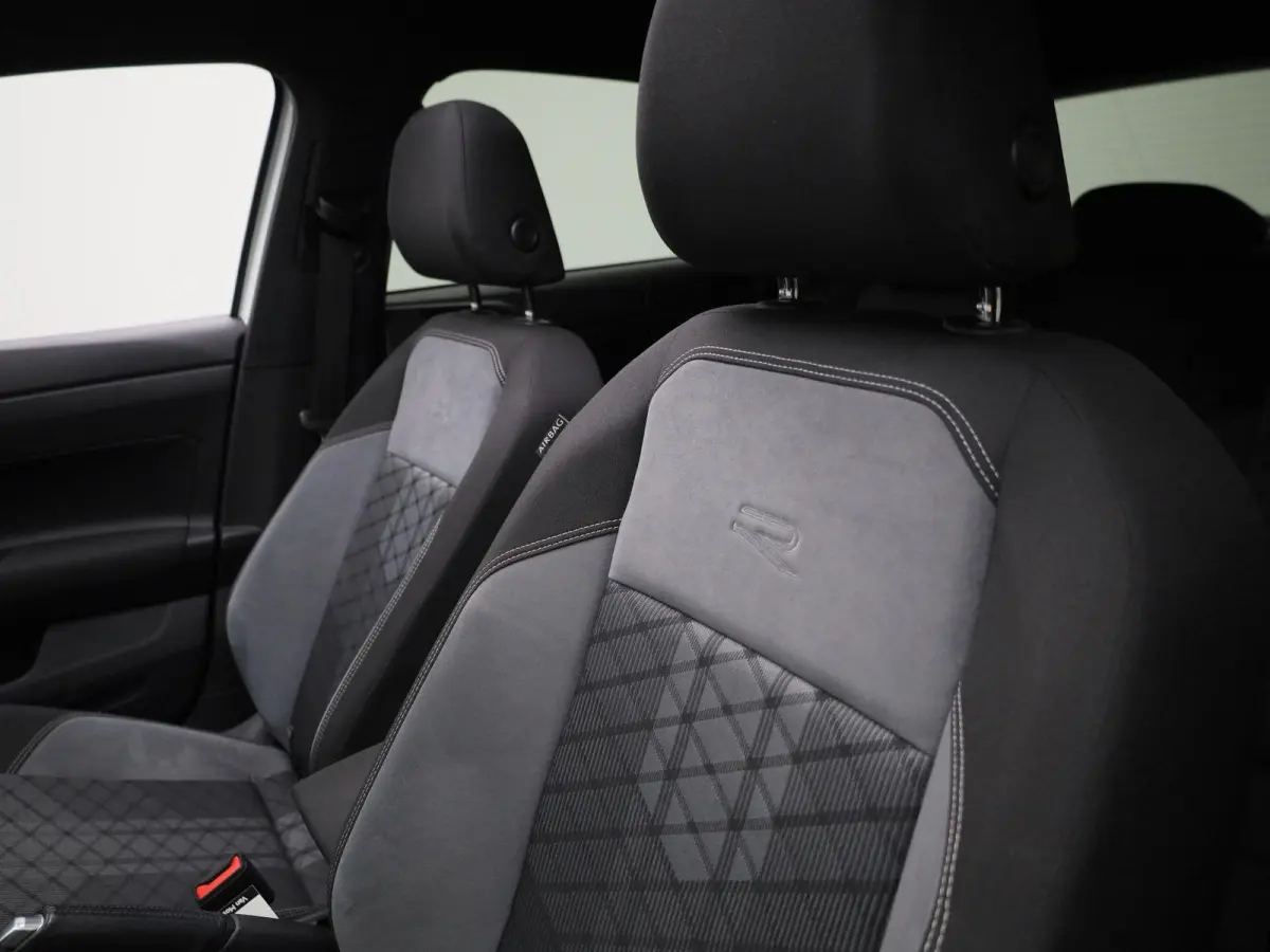 1.0 TSI R-Line | 95 PK | Apple Carplay / Android Auto | Adaptieve Cruise Control | Parkeercamera | Stoelverwarming | Navigatie | Panoramaschuif-kanteldak |