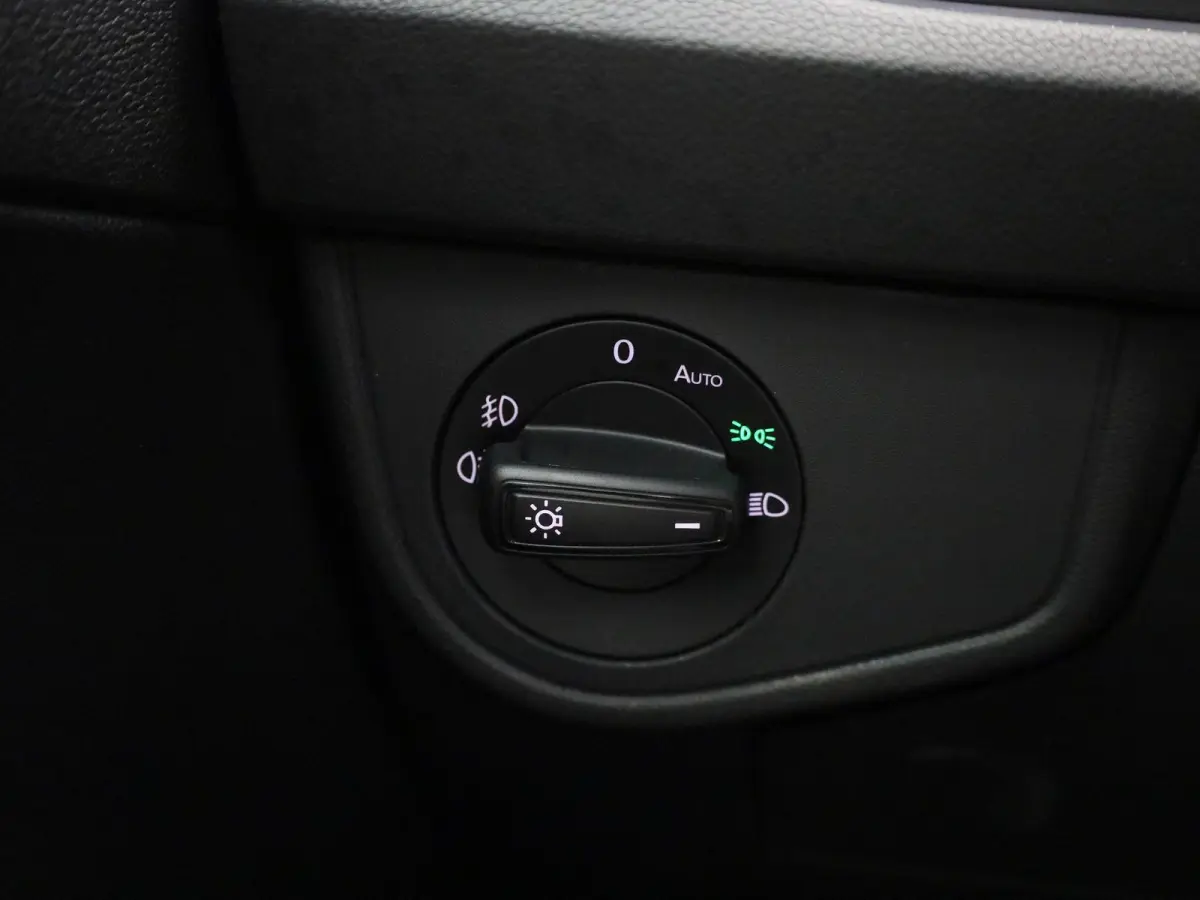 1.0 TSI R-Line | 95 PK | Apple Carplay / Android Auto | Adaptieve Cruise Control | Parkeercamera | Stoelverwarming | Navigatie | Panoramaschuif-kanteldak |