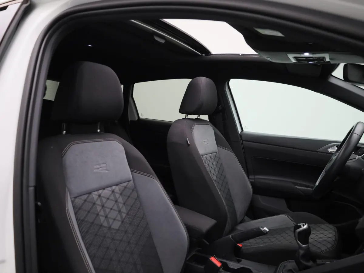 1.0 TSI R-Line | 95 PK | Apple Carplay / Android Auto | Adaptieve Cruise Control | Parkeercamera | Stoelverwarming | Navigatie | Panoramaschuif-kanteldak |