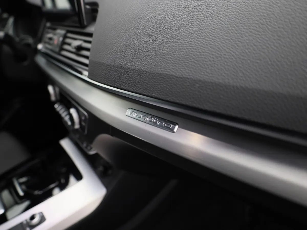 50 TFSI e S edition | S-line | Vlak Stuur | Automaat | LMV | Half Leder | Camera | Trekhaak | Virtual cockpit | Climate control | Stoel verwarming | Navigatie | DAB |