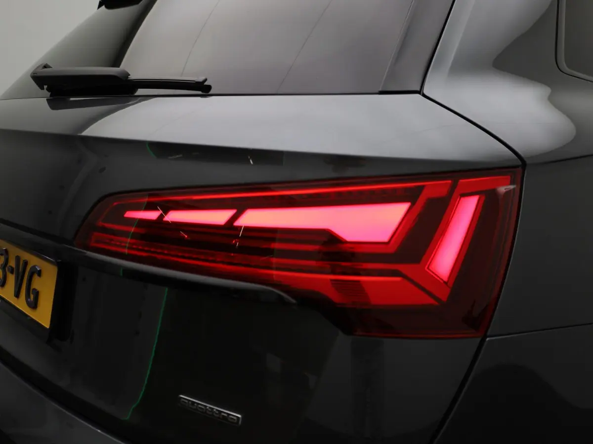 50 TFSI e S edition | S-line | Vlak Stuur | Automaat | LMV | Half Leder | Camera | Trekhaak | Virtual cockpit | Climate control | Stoel verwarming | Navigatie | DAB |