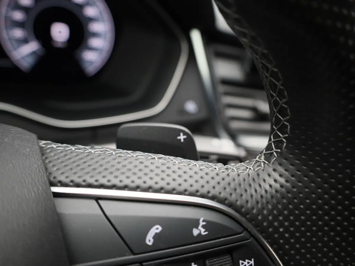 50 TFSI e S edition | S-line | Vlak Stuur | Automaat | LMV | Half Leder | Camera | Trekhaak | Virtual cockpit | Climate control | Stoel verwarming | Navigatie | DAB |