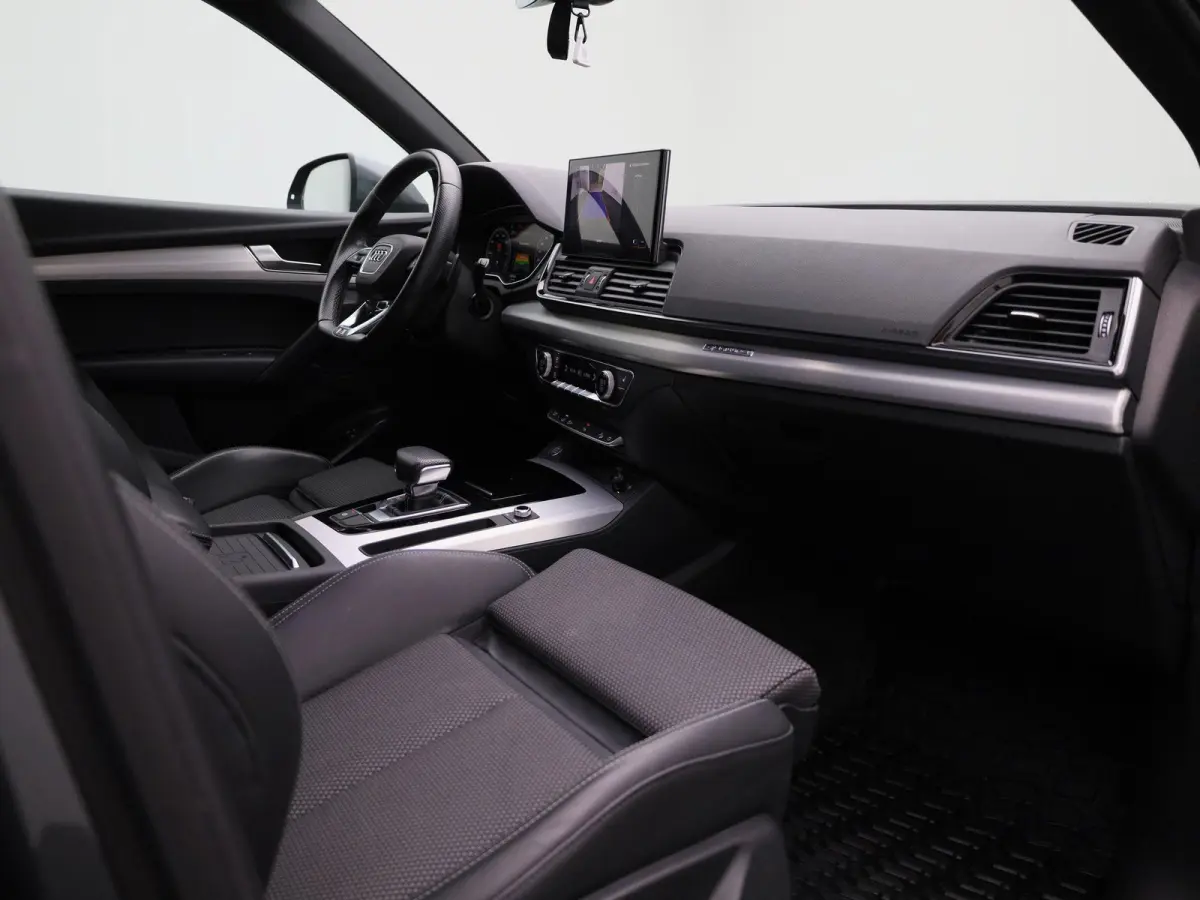 50 TFSI e S edition | S-line | Vlak Stuur | Automaat | LMV | Half Leder | Camera | Trekhaak | Virtual cockpit | Climate control | Stoel verwarming | Navigatie | DAB |
