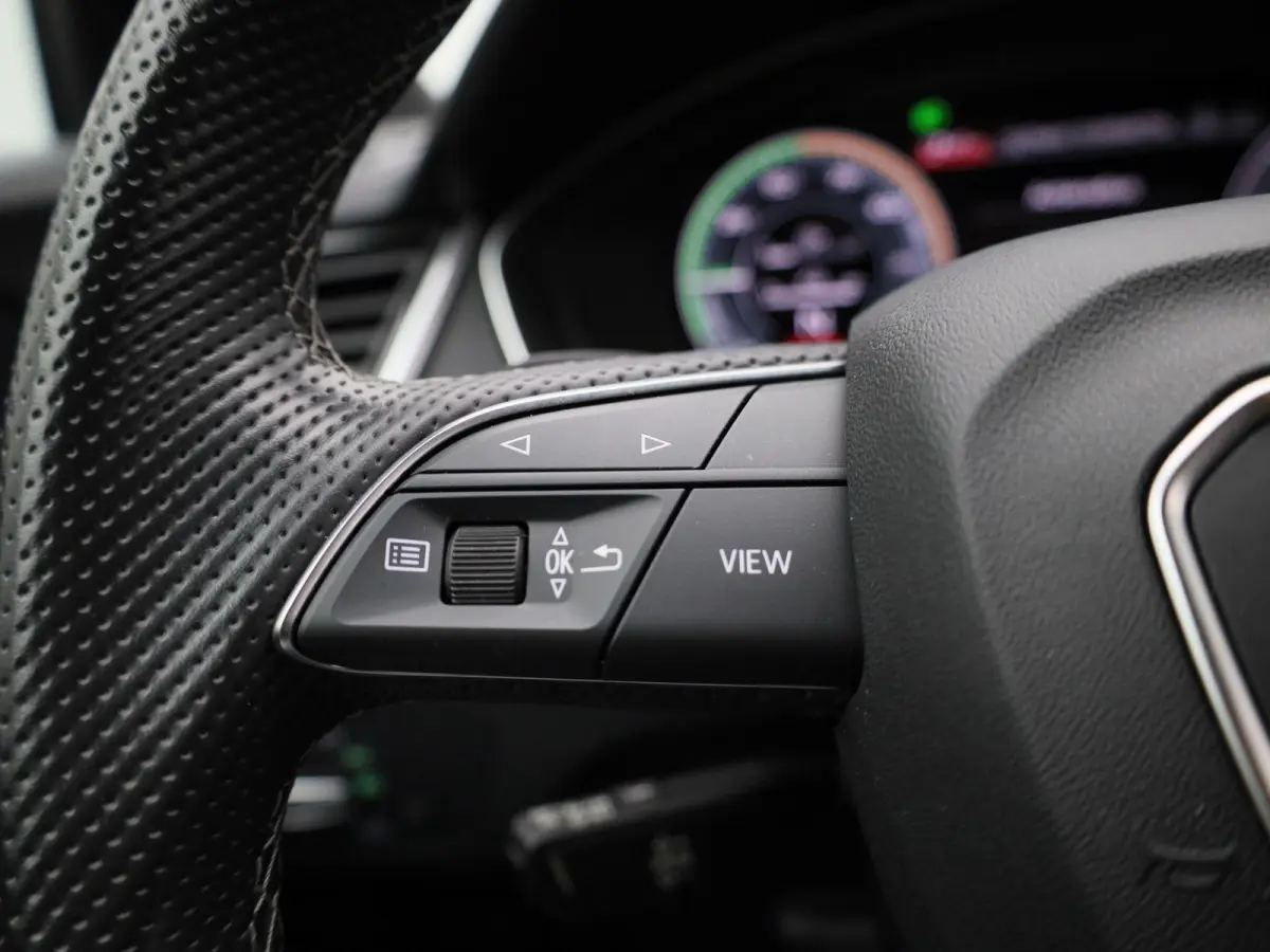50 TFSI e S edition | S-line | Vlak Stuur | Automaat | LMV | Half Leder | Camera | Trekhaak | Virtual cockpit | Climate control | Stoel verwarming | Navigatie | DAB |