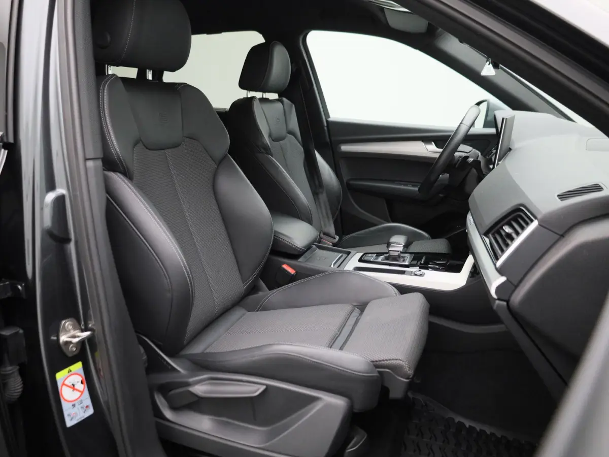 50 TFSI e S edition | S-line | Vlak Stuur | Automaat | LMV | Half Leder | Camera | Trekhaak | Virtual cockpit | Climate control | Stoel verwarming | Navigatie | DAB |