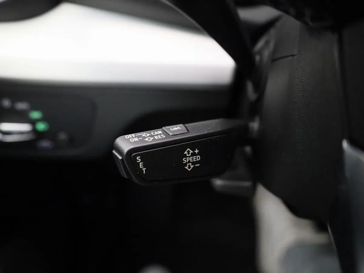 50 TFSI e S edition | S-line | Vlak Stuur | Automaat | LMV | Half Leder | Camera | Trekhaak | Virtual cockpit | Climate control | Stoel verwarming | Navigatie | DAB |
