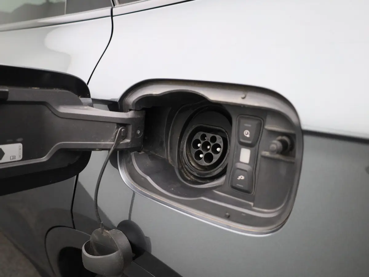 50 TFSI e S edition | S-line | Vlak Stuur | Automaat | LMV | Half Leder | Camera | Trekhaak | Virtual cockpit | Climate control | Stoel verwarming | Navigatie | DAB |