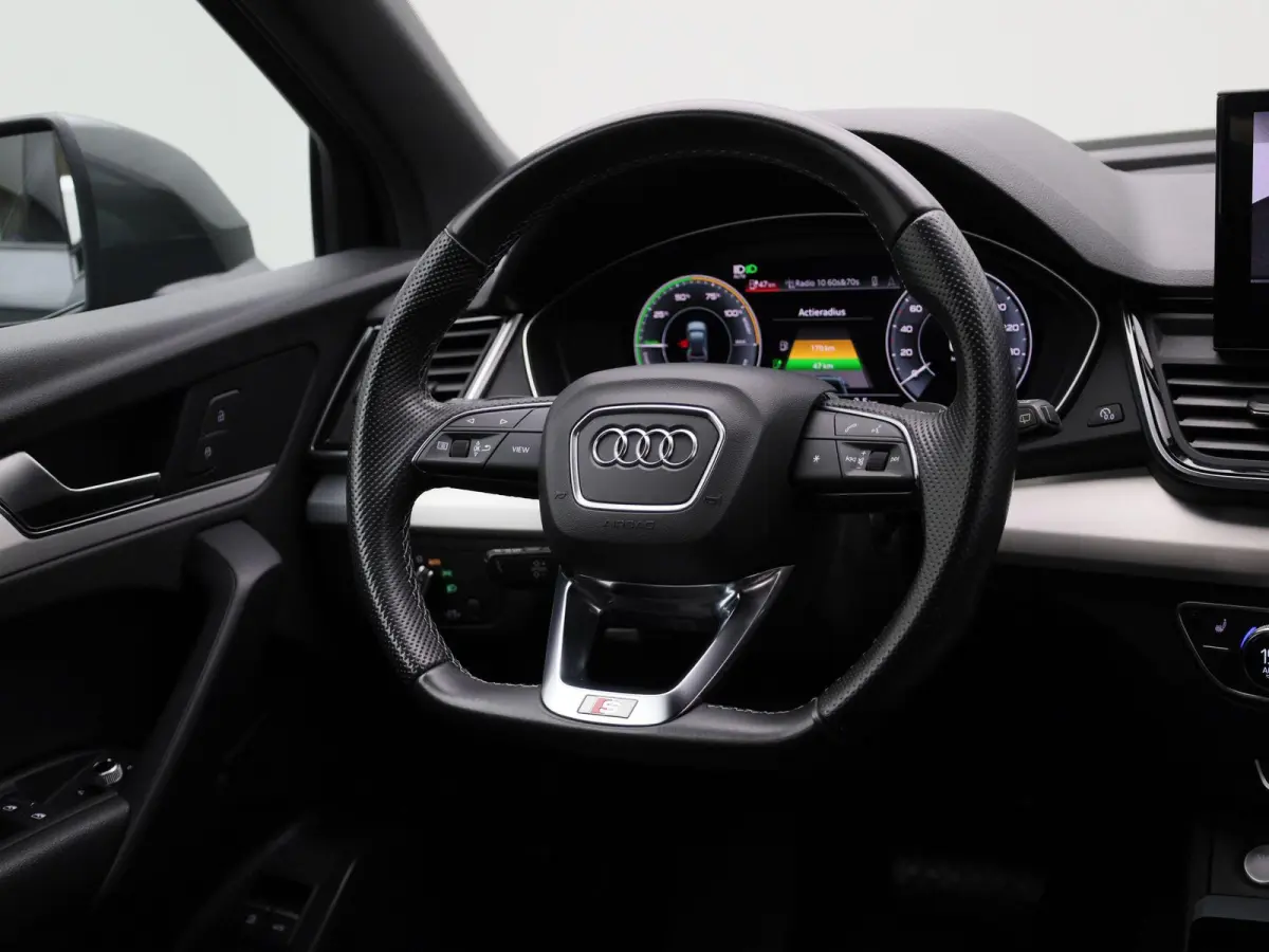 50 TFSI e S edition | S-line | Vlak Stuur | Automaat | LMV | Half Leder | Camera | Trekhaak | Virtual cockpit | Climate control | Stoel verwarming | Navigatie | DAB |