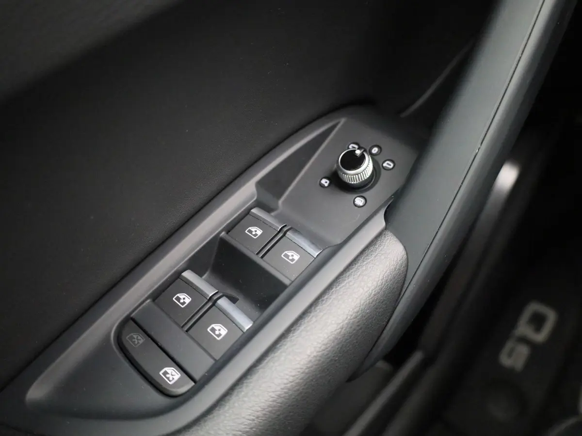 50 TFSI e S edition | S-line | Vlak Stuur | Automaat | LMV | Half Leder | Camera | Trekhaak | Virtual cockpit | Climate control | Stoel verwarming | Navigatie | DAB |