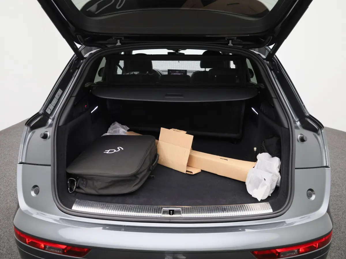 50 TFSI e S edition | S-line | Vlak Stuur | Automaat | LMV | Half Leder | Camera | Trekhaak | Virtual cockpit | Climate control | Stoel verwarming | Navigatie | DAB |