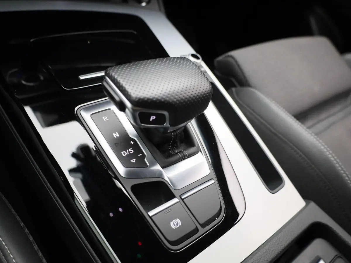 50 TFSI e S edition | S-line | Vlak Stuur | Automaat | LMV | Half Leder | Camera | Trekhaak | Virtual cockpit | Climate control | Stoel verwarming | Navigatie | DAB |