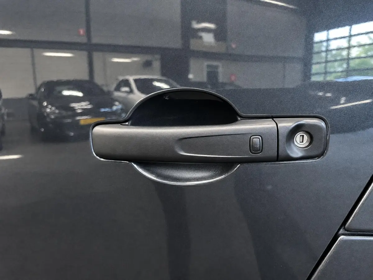 2.0 dCi 130 T30 L2H1 Comfort Dubbele Cabine Keyless Entry Trekhaak Camera LED Koplampen Navigatie Cruise Control Parkeersensoren rondom