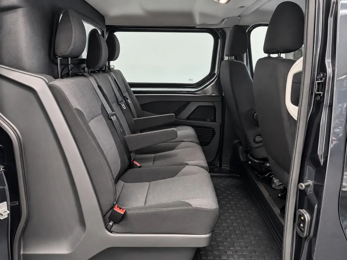 2.0 dCi 130 T30 L2H1 Comfort Dubbele Cabine Keyless Entry Trekhaak Camera LED Koplampen Navigatie Cruise Control Parkeersensoren rondom