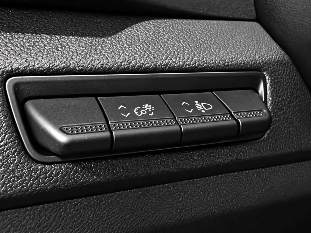 2.0 dCi 130 T30 L2H1 Comfort Dubbele Cabine Keyless Entry Trekhaak Camera LED Koplampen Navigatie Cruise Control Parkeersensoren rondom