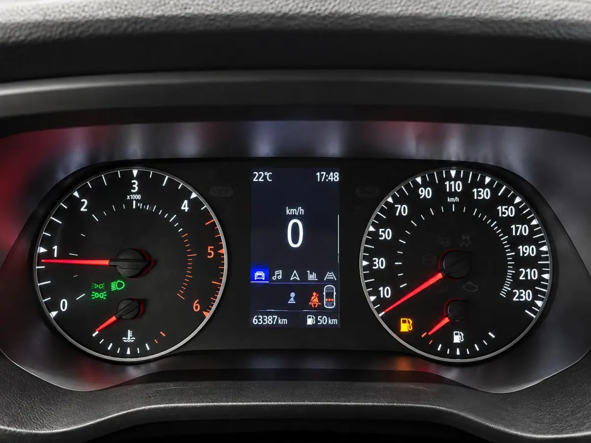 2.0 dCi 130 T30 L2H1 Comfort Dubbele Cabine Keyless Entry Trekhaak Camera LED Koplampen Navigatie Cruise Control Parkeersensoren rondom