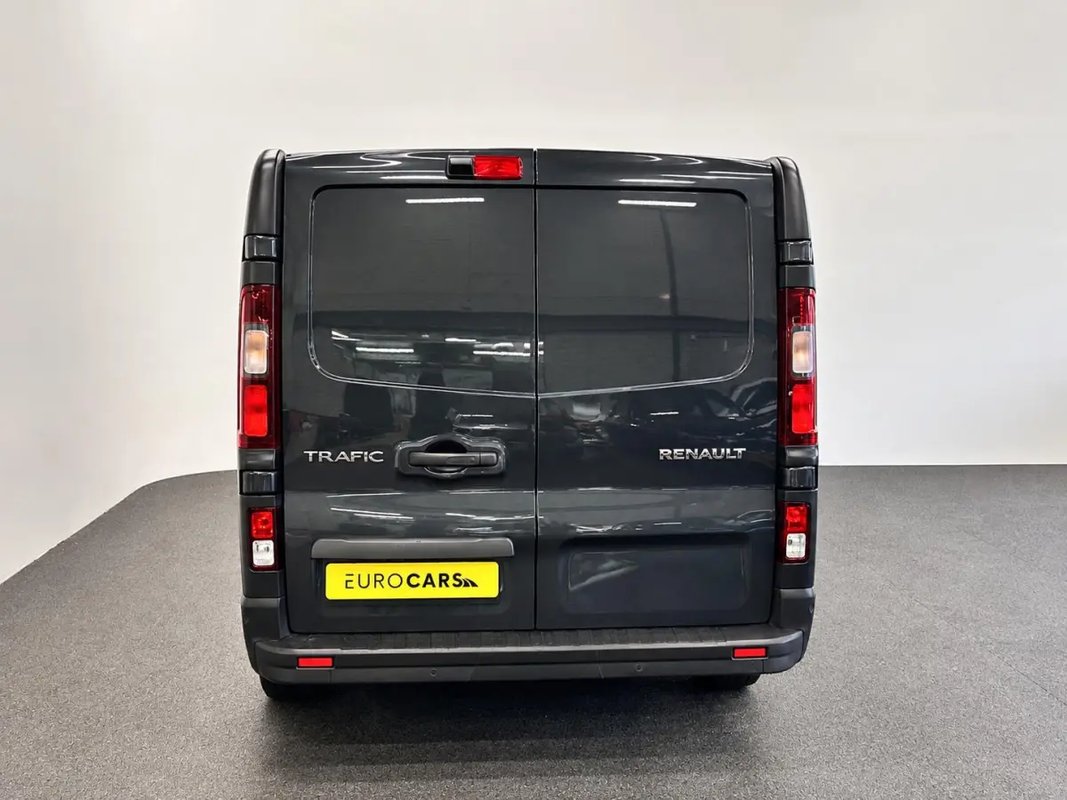 2.0 dCi 130 T30 L2H1 Comfort Dubbele Cabine Keyless Entry Trekhaak Camera LED Koplampen Navigatie Cruise Control Parkeersensoren rondom