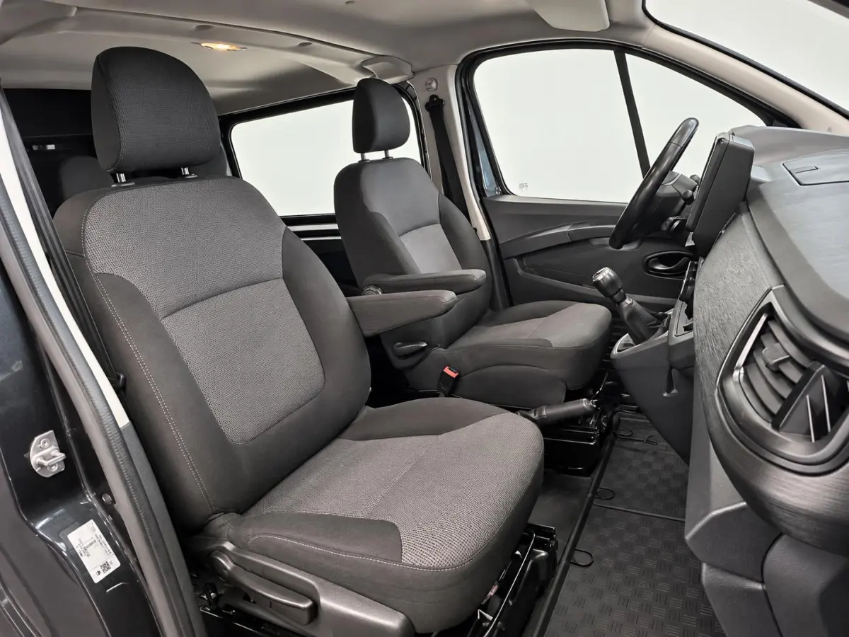 2.0 dCi 130 T30 L2H1 Comfort Dubbele Cabine Keyless Entry Trekhaak Camera LED Koplampen Navigatie Cruise Control Parkeersensoren rondom