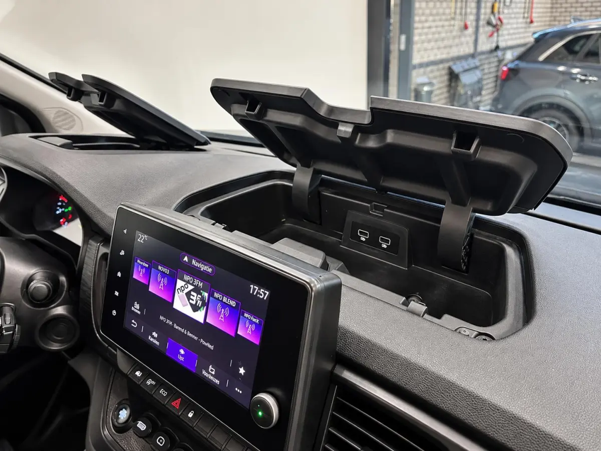 2.0 dCi 130 T30 L2H1 Comfort Dubbele Cabine Keyless Entry Trekhaak Camera LED Koplampen Navigatie Cruise Control Parkeersensoren rondom