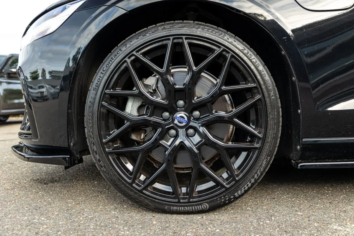 2.0 Recharge T6 AWD R-Design 20inch Maxton Black edition R-design