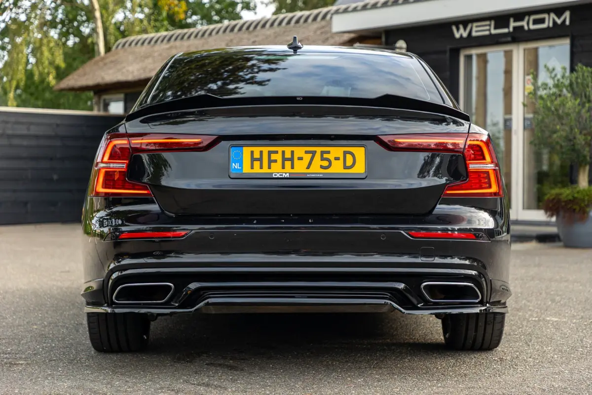 2.0 Recharge T6 AWD R-Design 20inch Maxton Black edition R-design