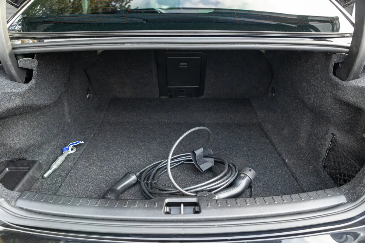 2.0 Recharge T6 AWD R-Design 20inch Maxton Black edition R-design