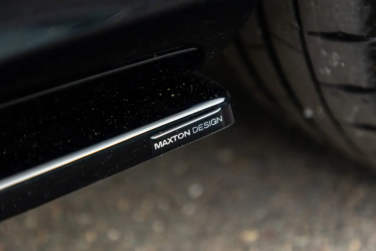 2.0 Recharge T6 AWD R-Design 20inch Maxton Black edition R-design