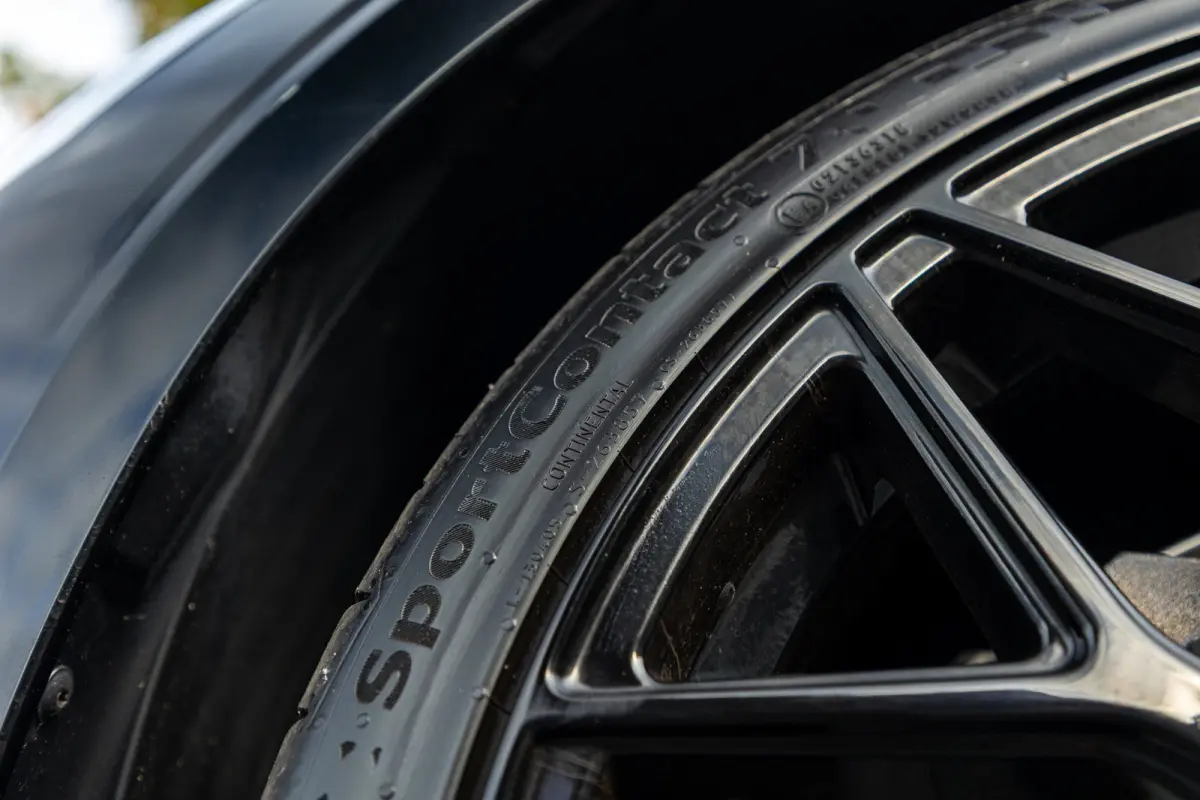 2.0 Recharge T6 AWD R-Design 20inch Maxton Black edition R-design