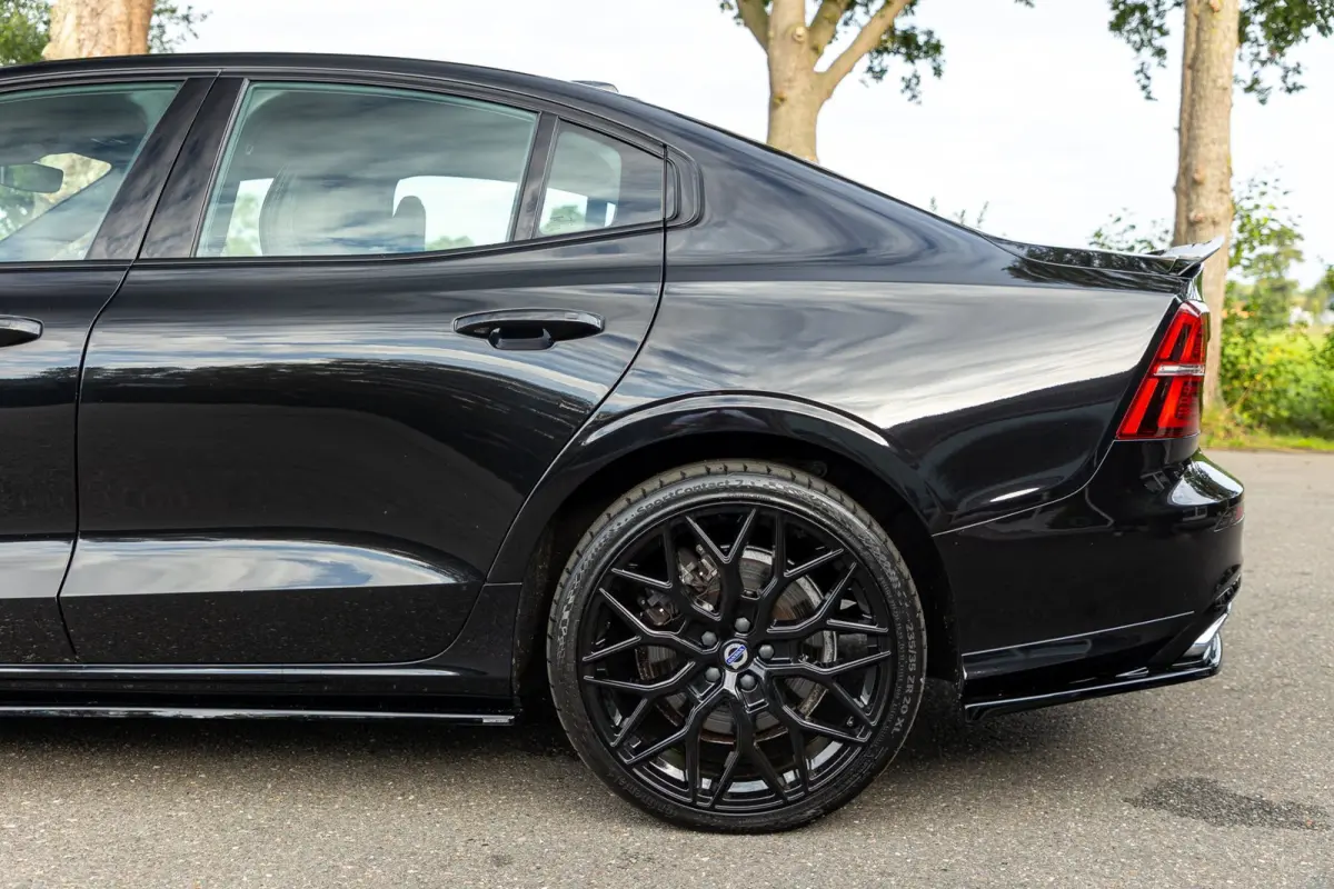 2.0 Recharge T6 AWD R-Design 20inch Maxton Black edition R-design