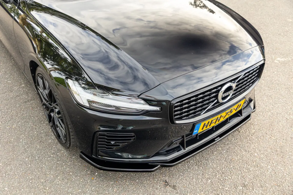 2.0 Recharge T6 AWD R-Design 20inch Maxton Black edition R-design