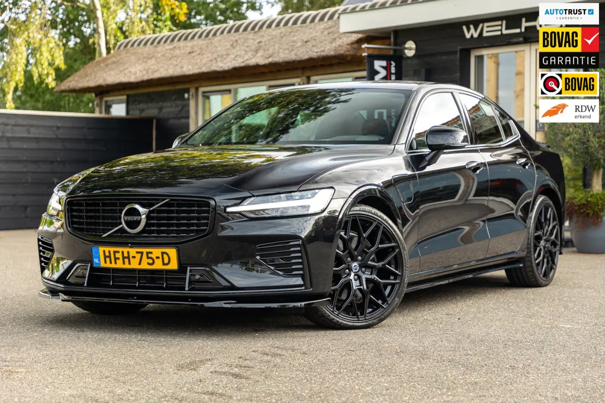 2.0 Recharge T6 AWD R-Design 20inch Maxton Black edition R-design