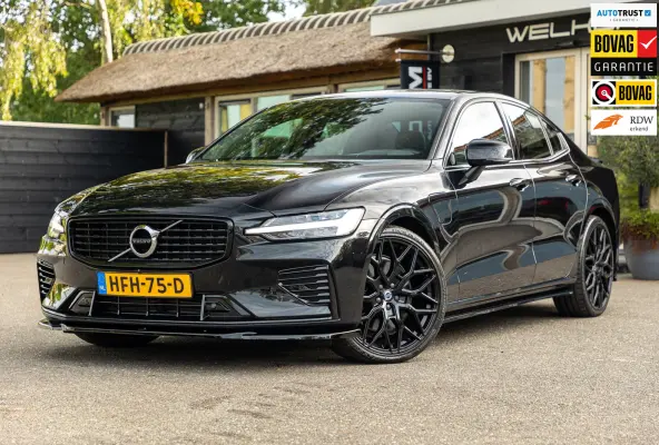 2.0 Recharge T6 AWD R-Design 20inch Maxton Black edition R-design