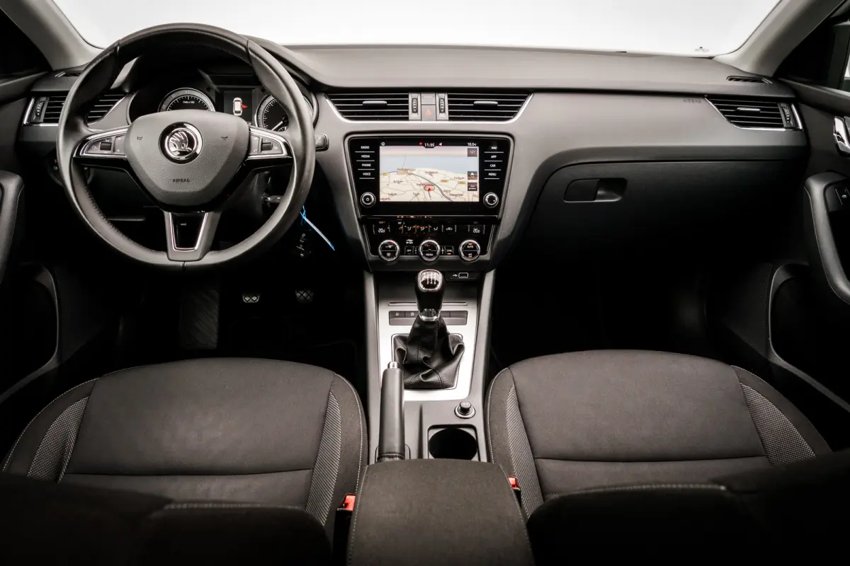 1.0 TSi Ambi. Business | Trekhaak | PDC | Carplay | 18 Inch LMV | Org. NL