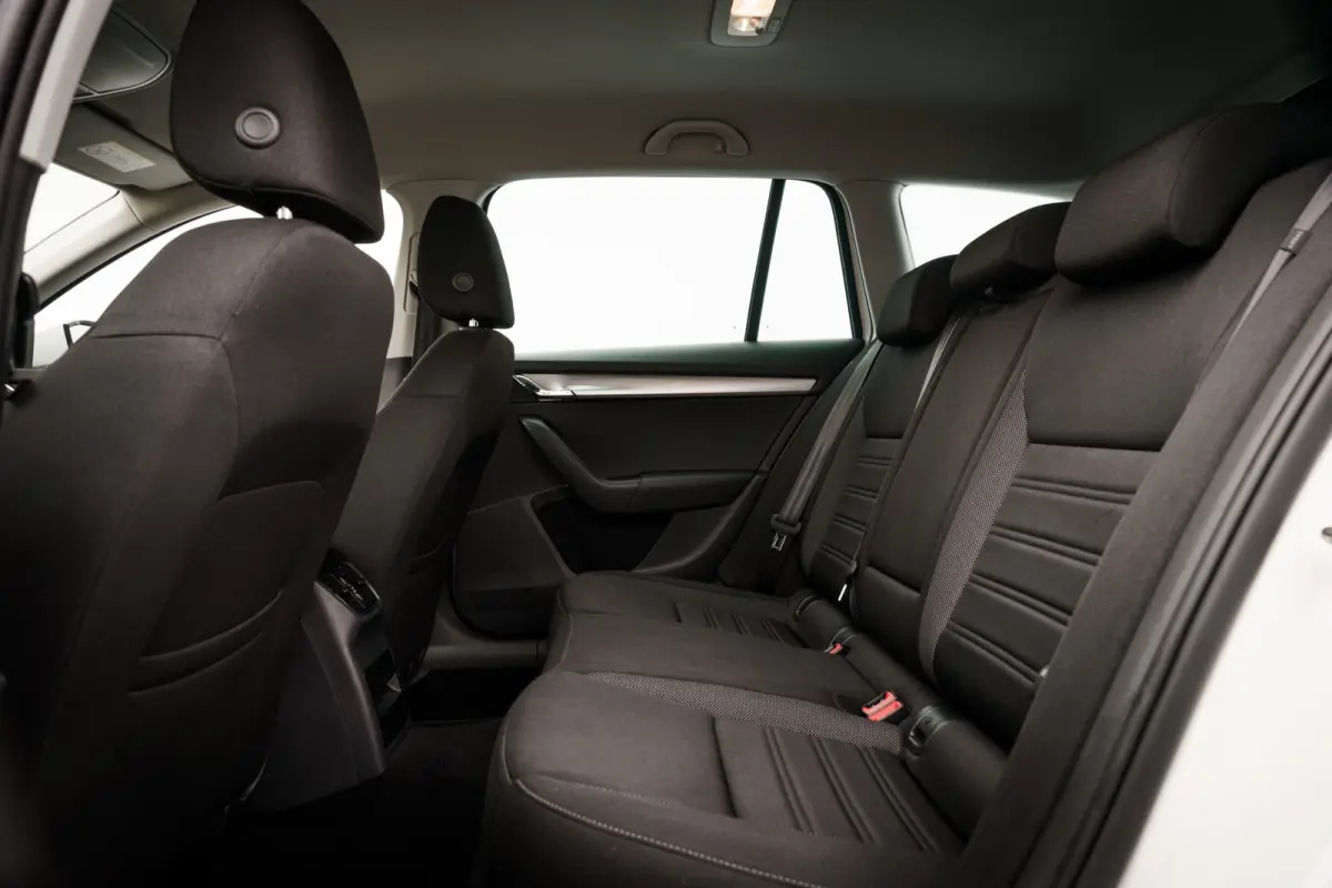 1.0 TSi Ambi. Business | Trekhaak | PDC | Carplay | 18 Inch LMV | Org. NL