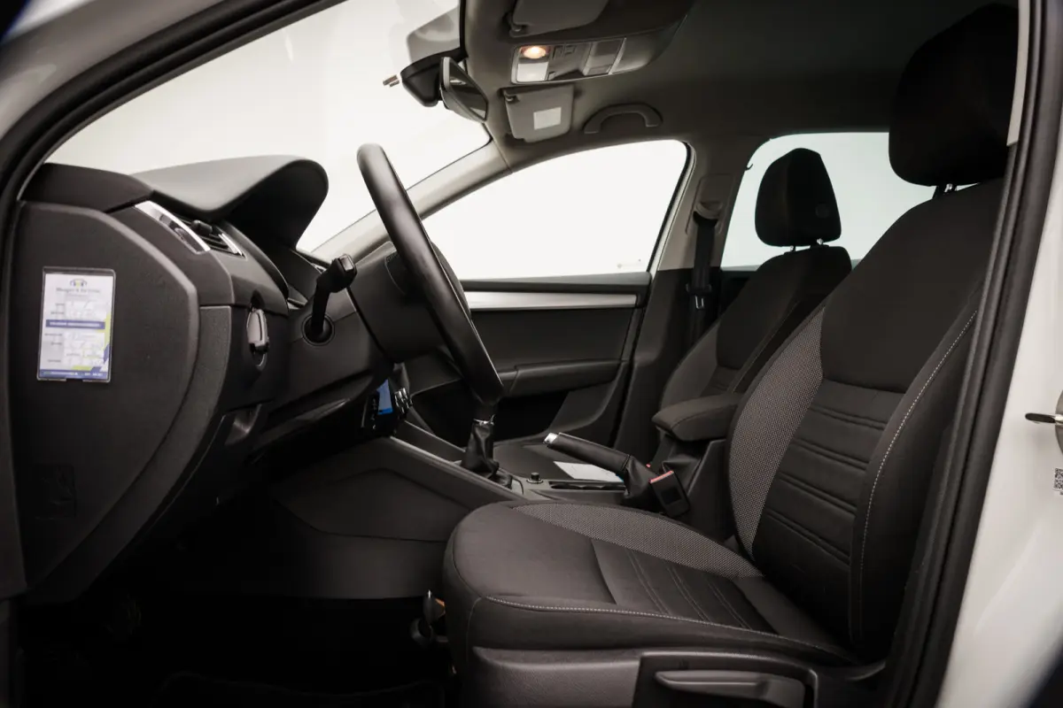 1.0 TSi Ambi. Business | Trekhaak | PDC | Carplay | 18 Inch LMV | Org. NL